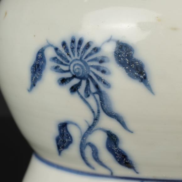 朱雀美術(shù)拍賣青花龍紋花瓶