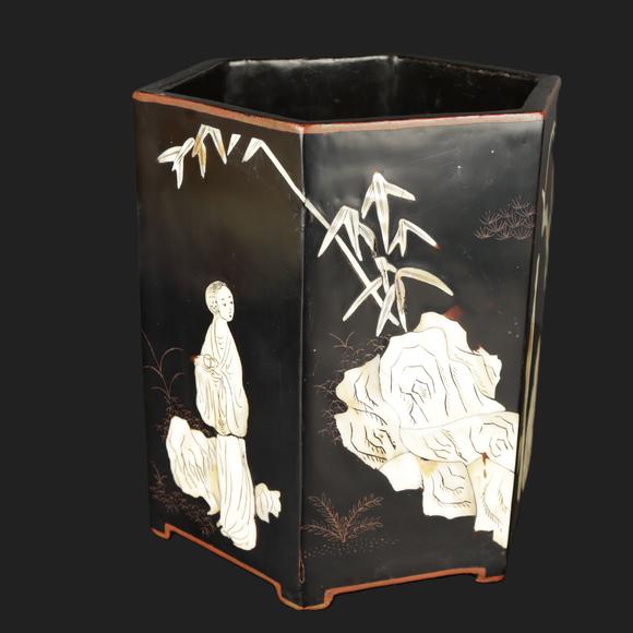 朱雀美術(shù)拍賣螺鈿仕女筆筒