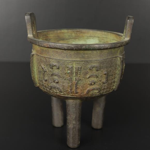 朱雀美術(shù)拍賣明 青銅三足鼎