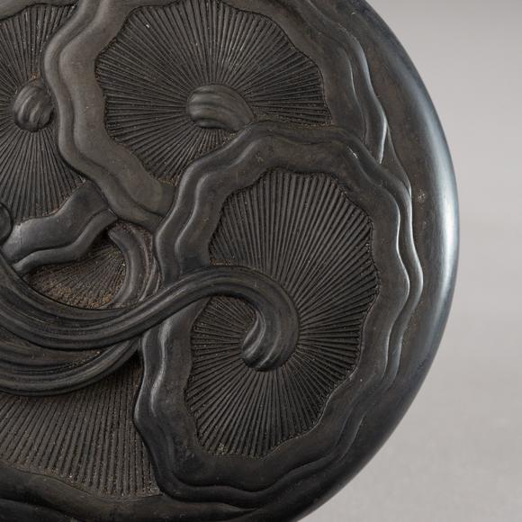 大阪美術(shù)商會(huì)清 顧二娘款雲(yún)紋圓端硯