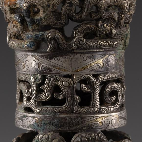 大阪美術(shù)商會(huì)戰(zhàn)國(guó) 鏤空螭龍紋銀置物