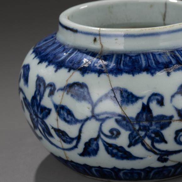 大阪美術(shù)商會(huì)明 染付花卉紋壺