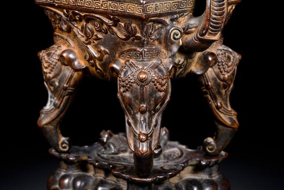 HUNG YUN ZHAI AUCTION HOUSE INCXuande Marked Bronze Incense Burner with Elephant Feet, Beast Finial, and Cover