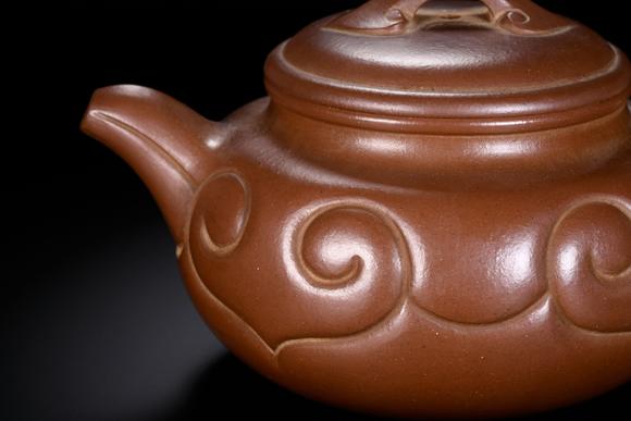 HUNG YUN ZHAI AUCTION HOUSE INCGu Jingzhou-marked Ruyi Yixing Zisha Teapot