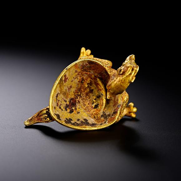HUNG YUN ZHAI AUCTION HOUSE INCPre-Ming Dynasty Gold Dragon-Form Yi Vessel