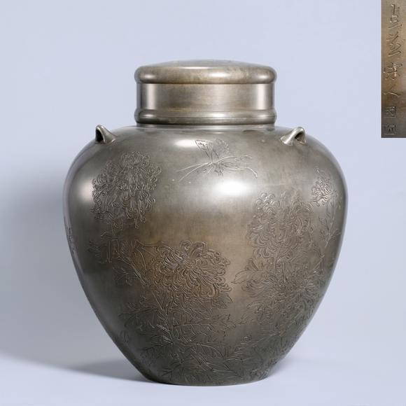 HUNG YUN ZHAI AUCTION HOUSE INCTin-Bodied Engraved Four-Loop Tea Caddy with Chrysanthemum and Butterfly Motifs