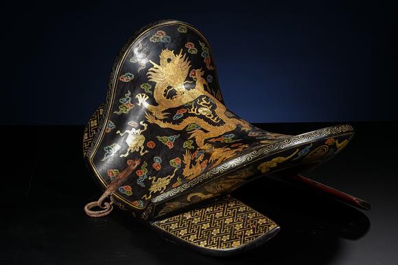 HUNG YUN ZHAI AUCTION HOUSE INCQing Dynasty Lacquered Saddle with Auspicious Cloud-Dragon Motif