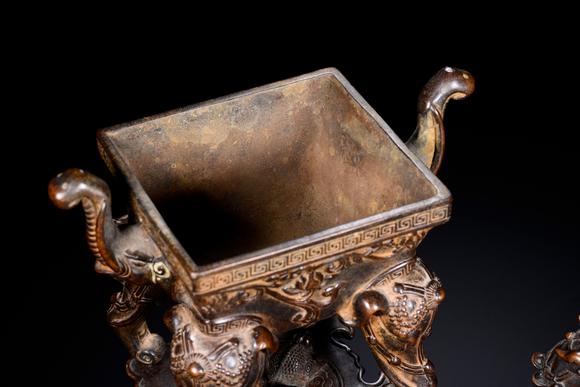 HUNG YUN ZHAI AUCTION HOUSE INCXuande Marked Bronze Incense Burner with Elephant Feet, Beast Finial, and Cover