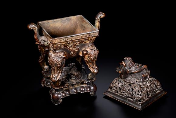HUNG YUN ZHAI AUCTION HOUSE INCXuande Marked Bronze Incense Burner with Elephant Feet, Beast Finial, and Cover