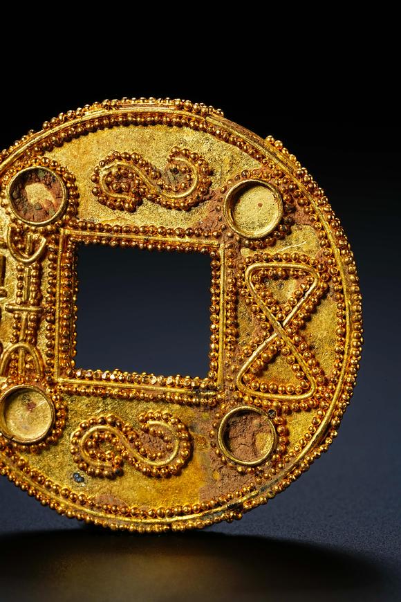 HUNG YUN ZHAI AUCTION HOUSE INCSolid Gold Wu Zhu Coin