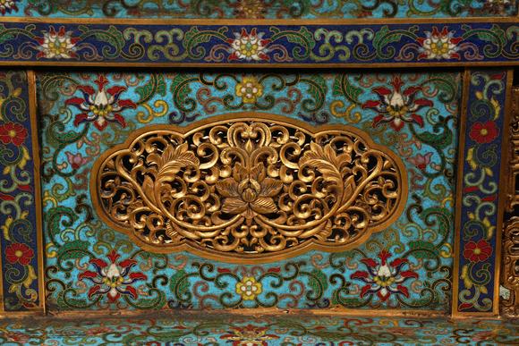 HUNG YUN ZHAI AUCTION HOUSE INCQianlong Period Imperial Bronze Cloisonné Enamel Stand Screen Inlaid with Jadeite and Landscape with Figures