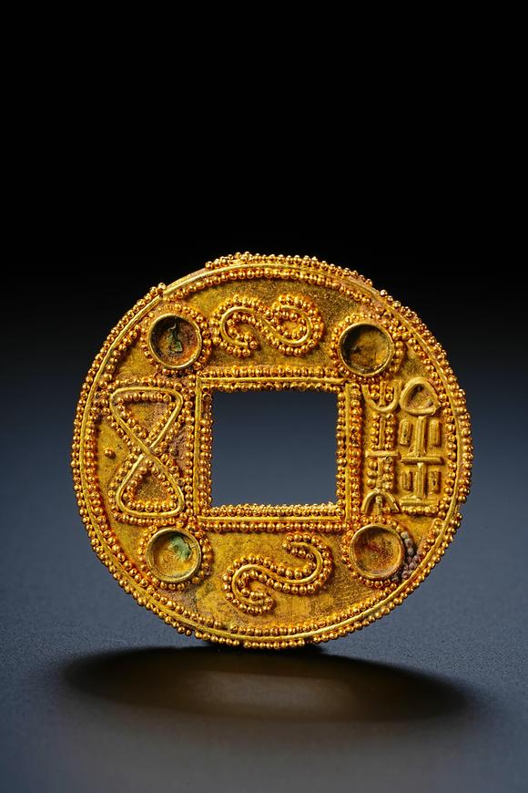 HUNG YUN ZHAI AUCTION HOUSE INCSolid Gold Wu Zhu Coin