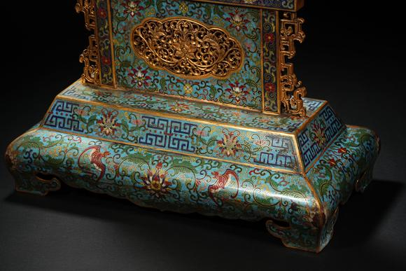 HUNG YUN ZHAI AUCTION HOUSE INCQianlong Period Imperial Bronze Cloisonné Enamel Stand Screen Inlaid with Jadeite and Landscape with Figures