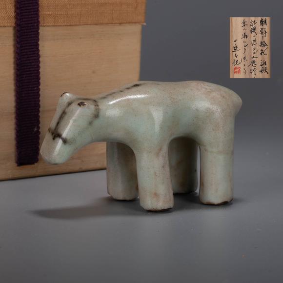 （和正堂株式會(huì)社）吉祥美術(shù)李朝 青瓷動(dòng)物筆山