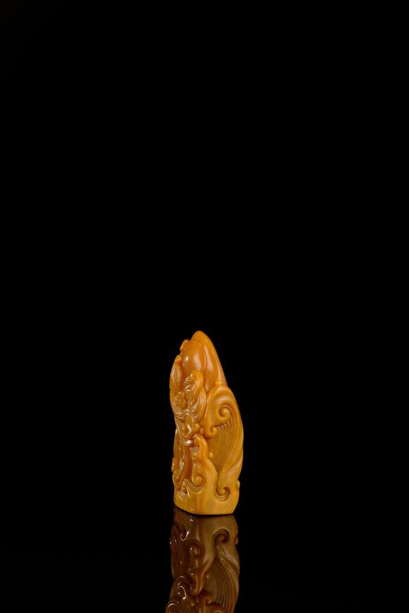 中鴻信佚名/現(xiàn)代?《螭虎》田黃日字章