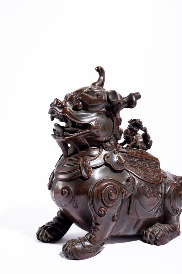 中鴻信清乾隆 銅瑞獸香薰