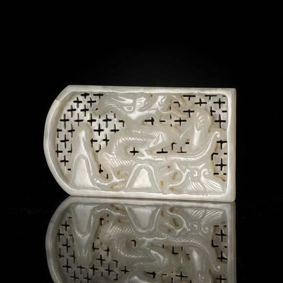 藝是拍賣明·白玉透雕龍紋帶板一套
