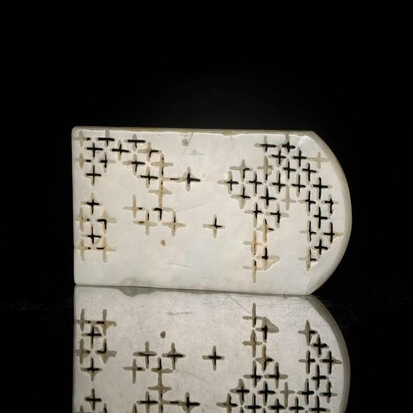 藝是拍賣明·白玉透雕龍紋帶板一套