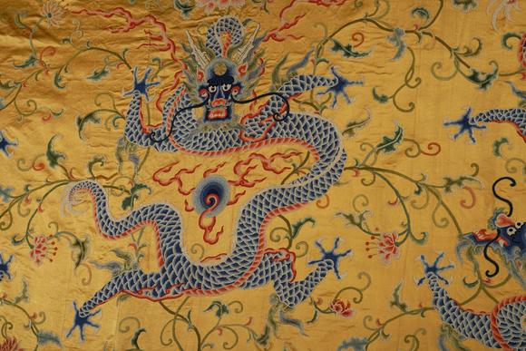 日本東競(jìng)株式會(huì)社盤(pán)金繡五龍掛帳