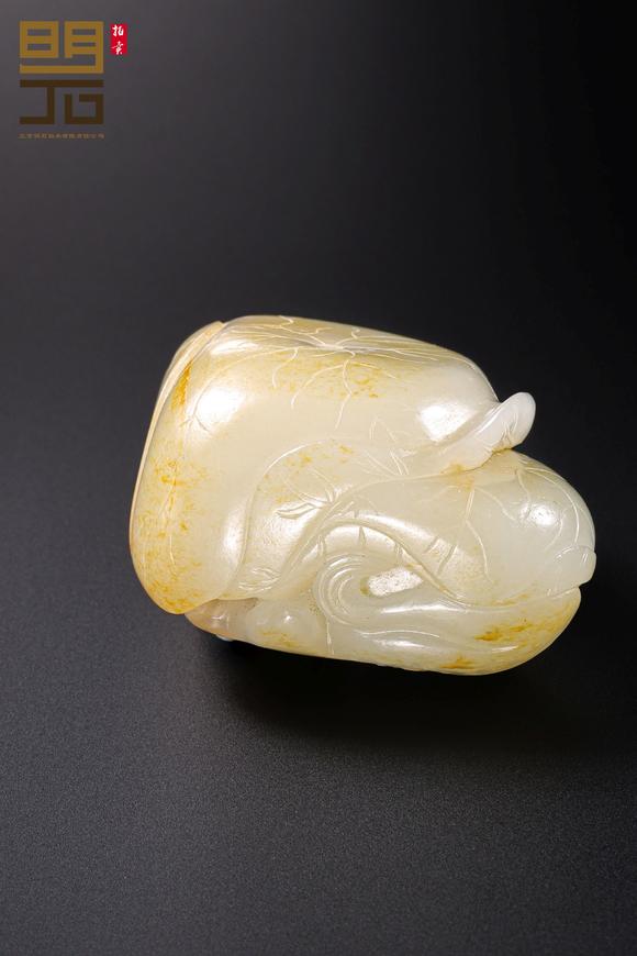 北京明石拍賣有限公司清中期 白玉留皮金蟾荷葉形鼻煙壺