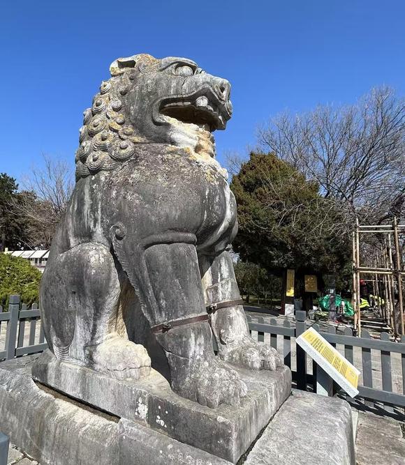 北京明石拍賣有限公司明 白玉紅沁獅鷲神獸