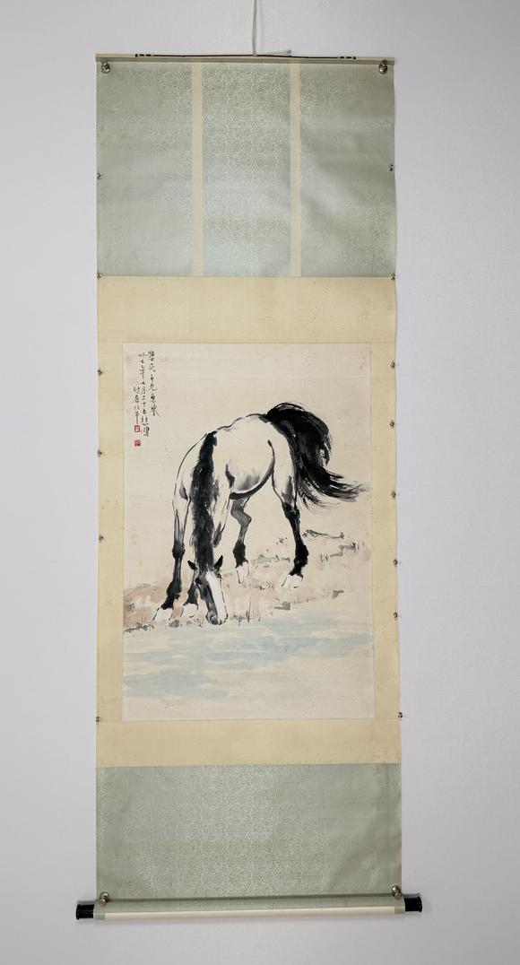 東京新日本徐悲鴻（1895-1953）　飲馬圖　紙本立軸