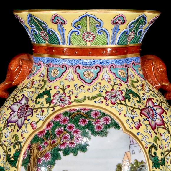 北京唐潮拍賣有限公司琺瑯彩人物花鳥(niǎo)紋象耳尊