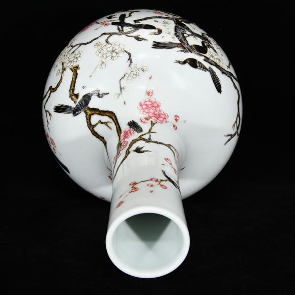 北京唐潮拍賣有限公司粉彩花鳥喜鵲登梅紋天球瓶