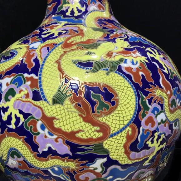 北京唐潮拍賣(mài)有限公司琺瑯彩九龍紋天球瓶
