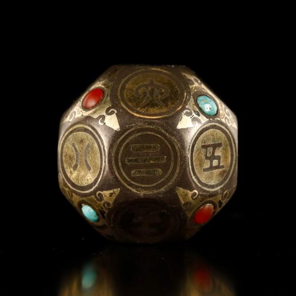藝是拍賣(mài)清·錯(cuò)金銀嵌寶行酒骰子
