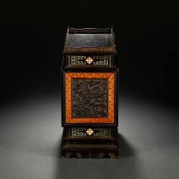 藝是拍賣(mài)清·紫檀嵌黃楊龍紋寶箱