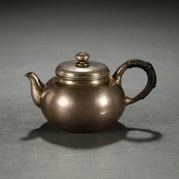 藝是拍賣十九世紀(jì)·純銀茶壺