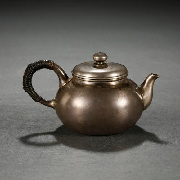 藝是拍賣十九世紀(jì)·純銀茶壺