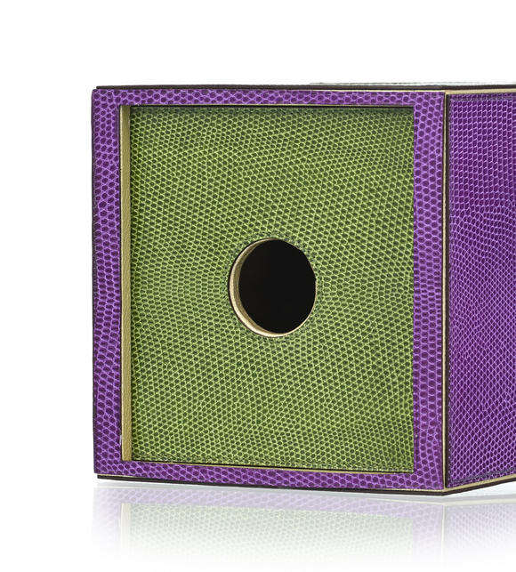 Piguet - H?tel des VentesHermès, bo?te à mouchoirs en forme de nichoir, gainé de lézard Varan vert et violet, commande spéciale, 20,5x14x14 cm