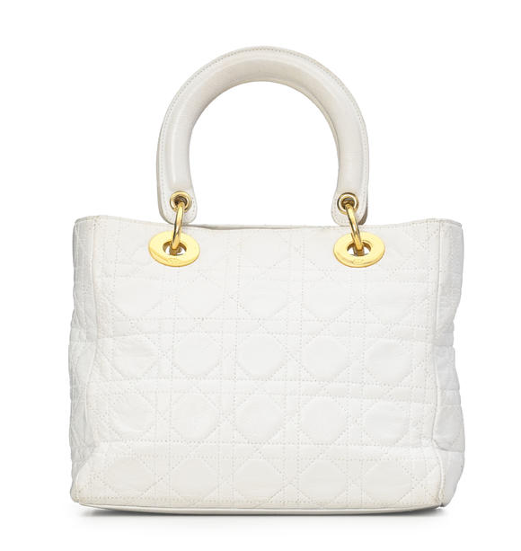 Piguet - H?tel des VentesChristian Dior, sac Lady Dior Medium en cuir grainé crème matelassé cannage, charmes D.I.O.R, 19x24 cm