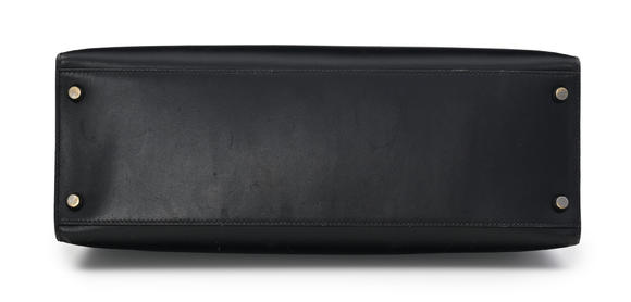 Piguet - H?tel des VentesHermès, sac Kelly 35 Sellier en cuir box noir, année 2004, bouclerie palladium, tirette et clochette avec 2 clefs et cadenas