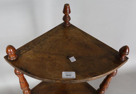 TooveysA Victorian walnut four-tier corner whatnot, height 123cm, width 55c