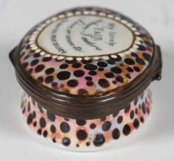 TooveysAn 18th century South Staffordshire enamel oval snuff box, decorated