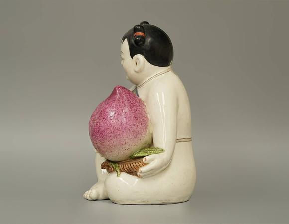 京都祇園會拍賣清 粉彩唐子壽桃人形雕刻