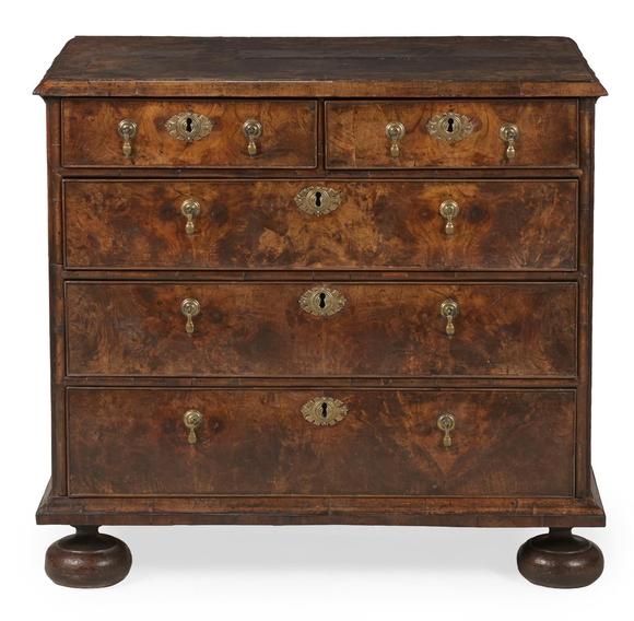 DreweattsA WILLIAM & MARY WALNUT CHEST OF DRAWERS, CIRCA 1690