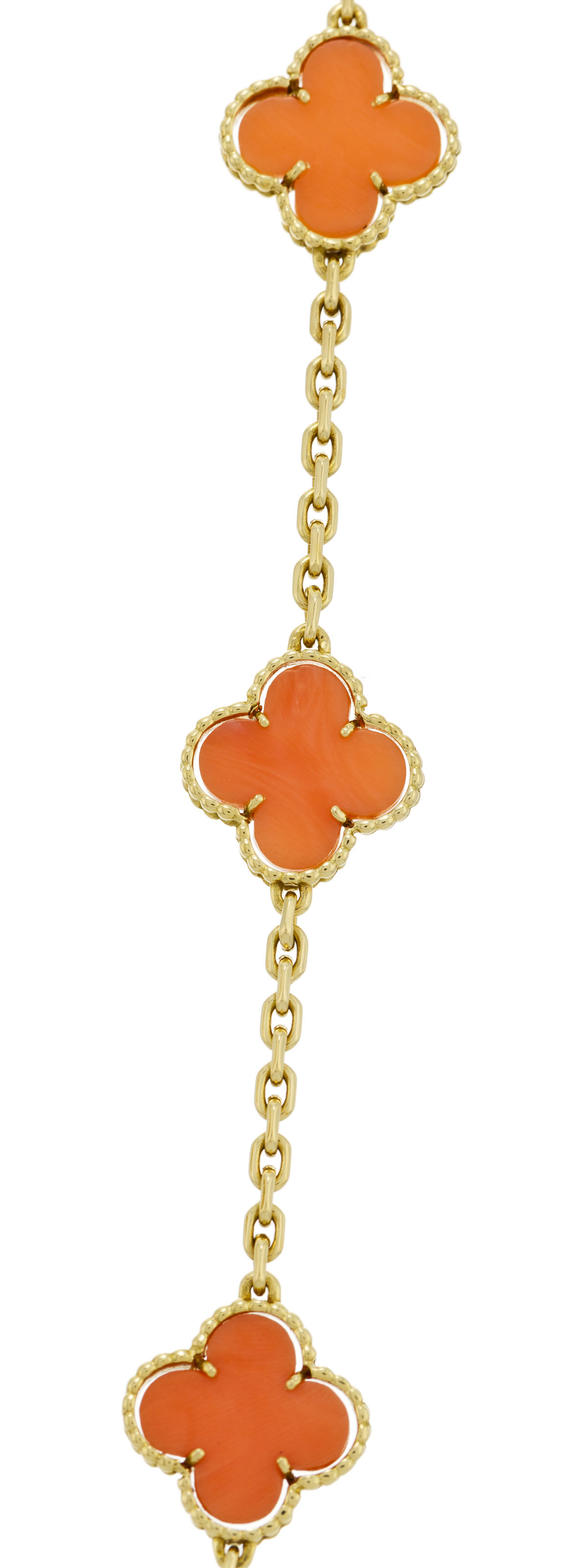 Piguet - H?tel des VentesVan Cleef & Arpels, Alhambra, sautoir années 1970 or 750 à maille for?at limée orné de 20 motifs en corailVan Cleef & Arpels, Alhambra, 1970's 750 gold sautoir embellished with 20 corail motifs