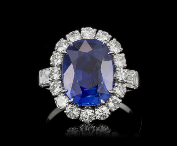 Piguet - H?tel des VentesVan Cleef & Arpels, attribuée à, bague or gris 750 et platine sertie d'un saphir de 9.39 carats, Ceylan, non chauffé, rapport LFG