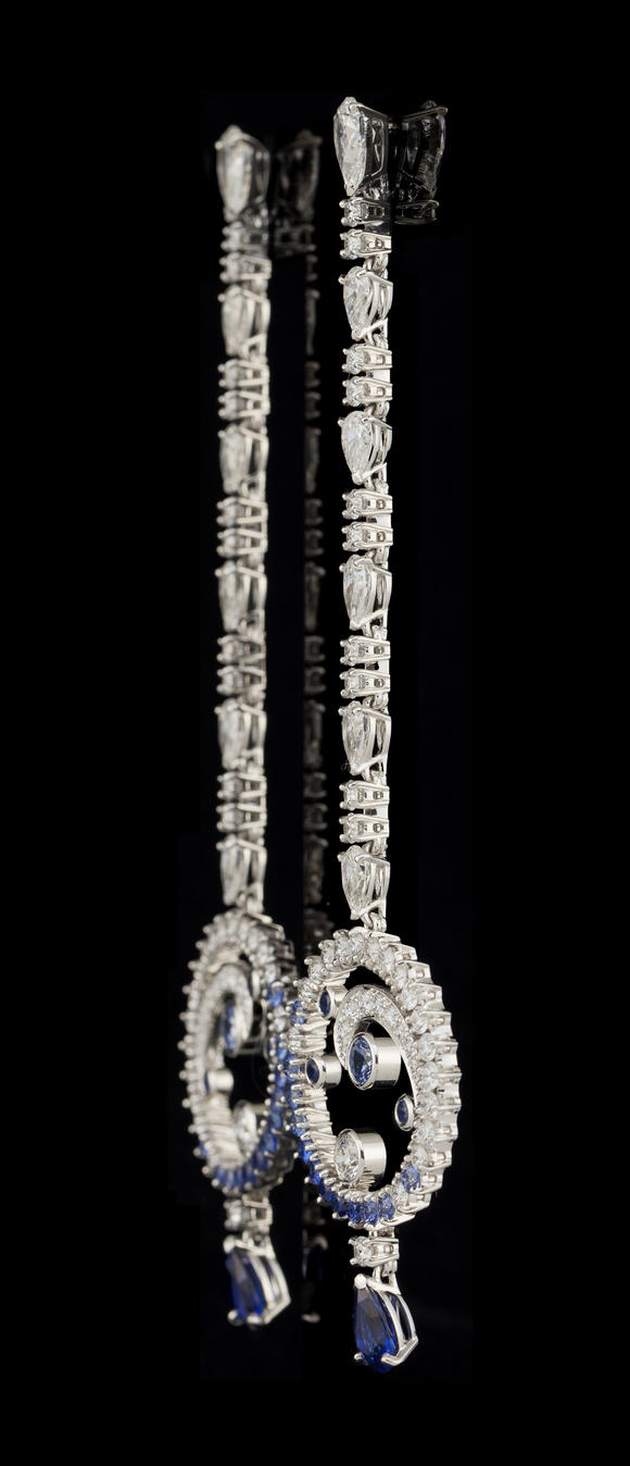 Piguet - H?tel des VentesVan Cleef & Arpels, paire de pendants d'oreilles or gris 750 sertis de saphirs et de diamants taille poire et brillantVan Cleef & Arpels, pair of 750 white gold drop earrings set with sapphires and diamonds 