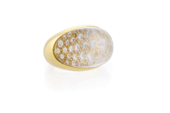 Piguet - H?tel des VentesCartier, Myst, bague or 750 ornée d'un d?me de cristal de roche sur un pavage de diamants taille brillant