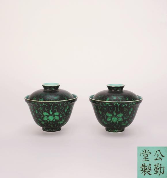 四海九洲清道光 綠地墨彩內(nèi)松石釉蓋碗一對(duì)