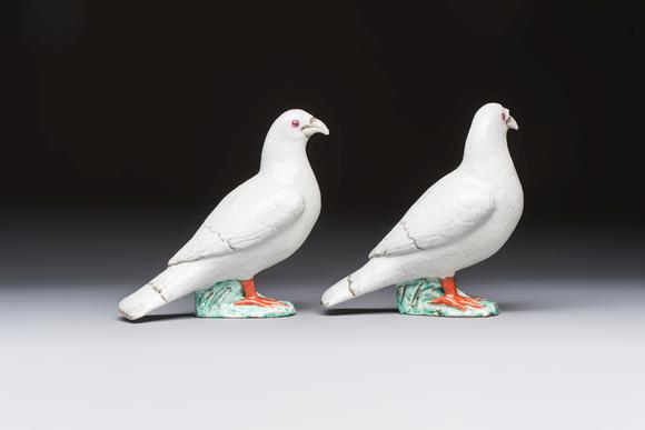 Rob Michiels AuctionsA pair of Chinese famille rose doves, Qianlong