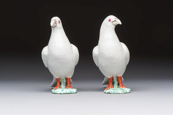 Rob Michiels AuctionsA pair of Chinese famille rose doves, Qianlong