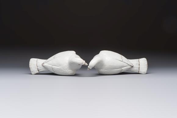 Rob Michiels AuctionsA pair of Chinese famille rose doves, Qianlong