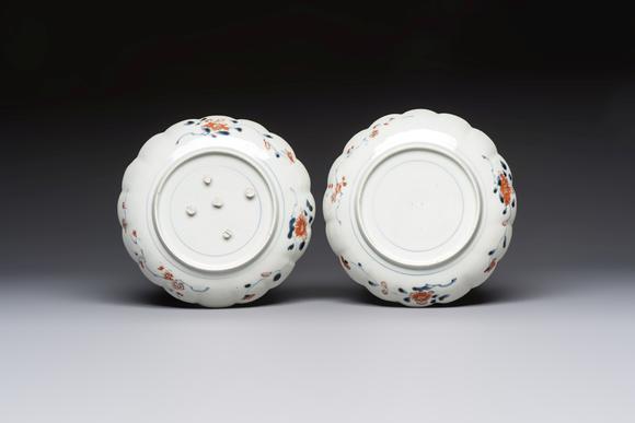 Rob Michiels AuctionsA pair of Japanese Imari lobed plates with floral design, Edo, 18th C.