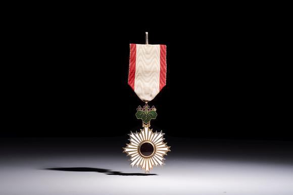 Rob Michiels AuctionsA Japanese Order of the Rising Sun, Fifth Class, in its original lacquer box, Meiji, 19/20th C.